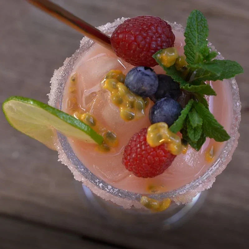 Coconut Rose Cocktail | Cocktail Fresco e Fruttato con Cocco e Melograno | Matt - Matt. Nutre il tuo benessere