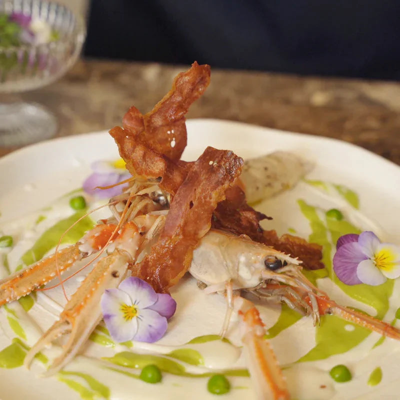 Scampi con Bacon Croccante | Piatto Gourmet con Asparagi e Crema di Piselli | Matt