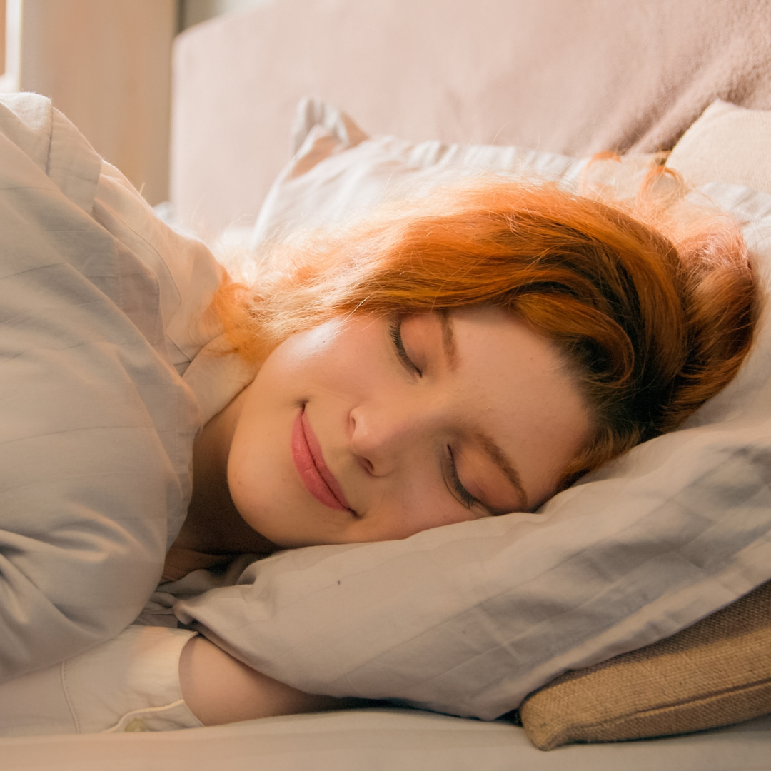 Grafico del ciclo circadiano con i livelli di melatonina che aumentano durante la notte."